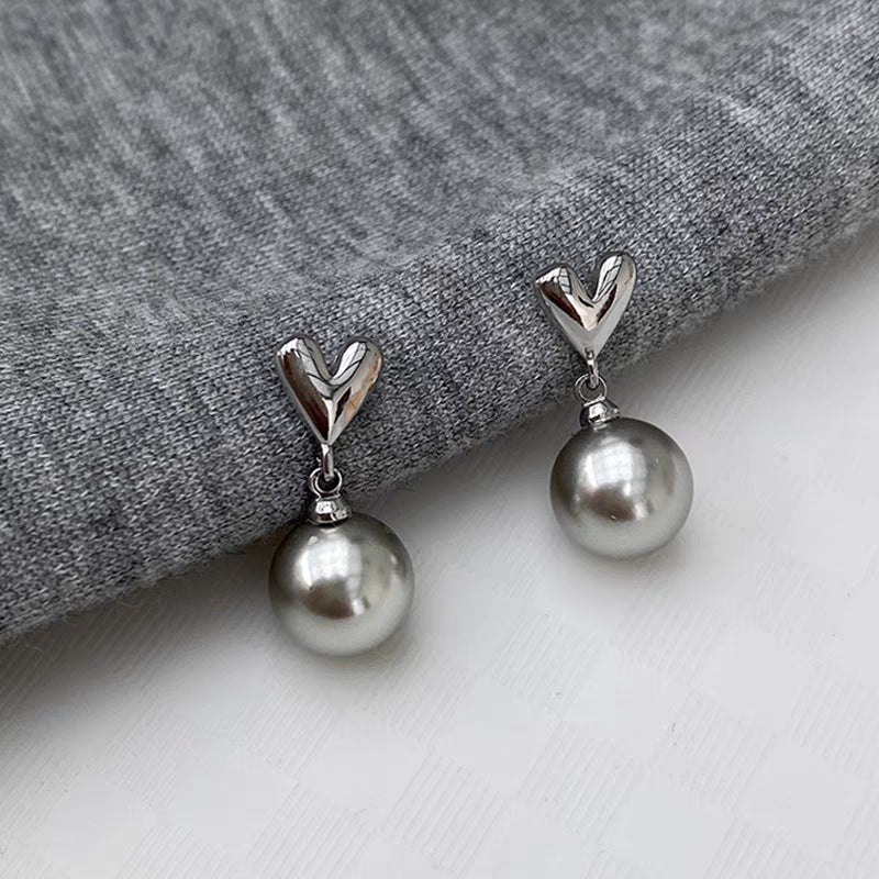 Classic Pearl Earring with Timeless Appeal