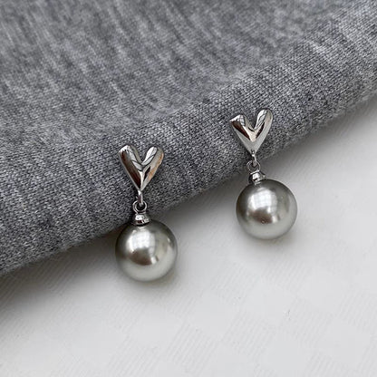 Classic Pearl Earring with Timeless Appeal