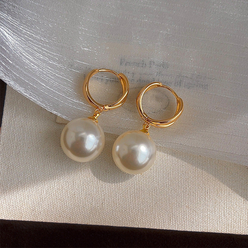 Beautiful Pearl Earring with Unique Style