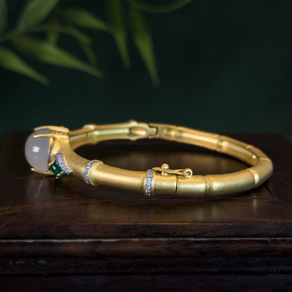 Classic Gold Bracelet with Timeless Appeal