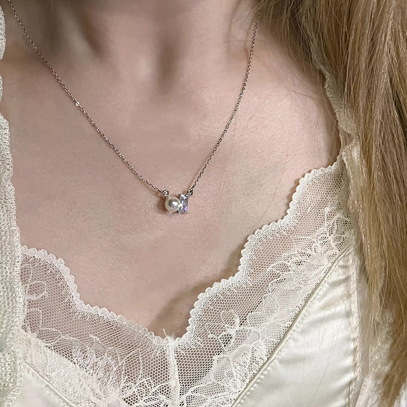 Beautiful Pearl Necklace with Unique Style