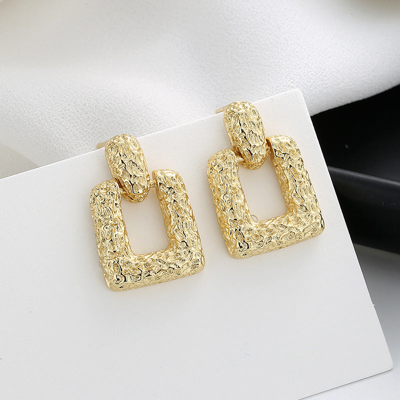 Elegant Gold Earring for Every Occasion