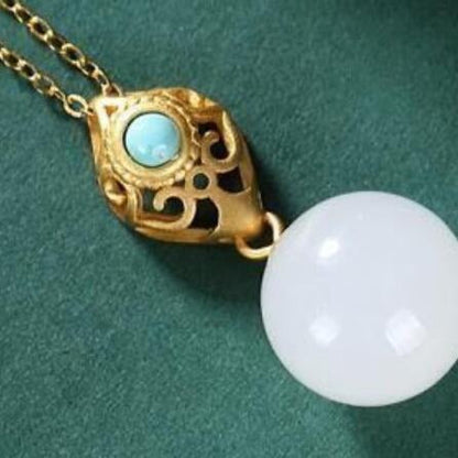 Beautiful Gold Necklace with Unique Style