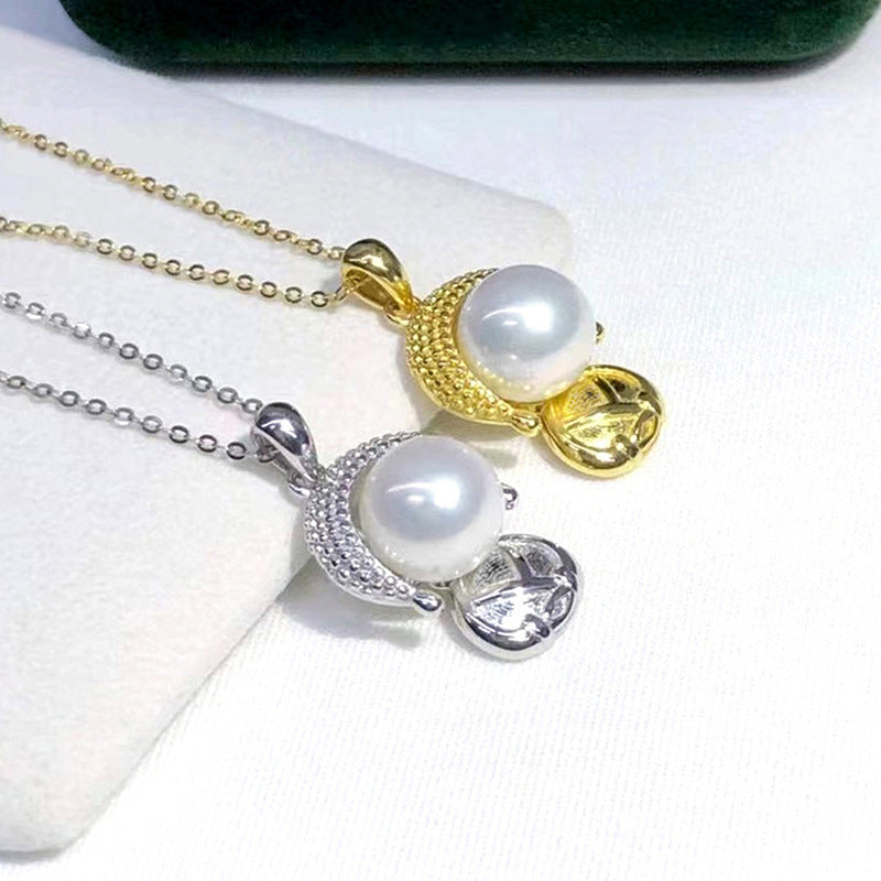 Classic Pearl Necklace with Timeless Appeal