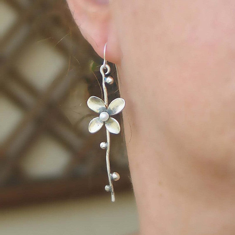 Classic Pearl Earring with Timeless Appeal