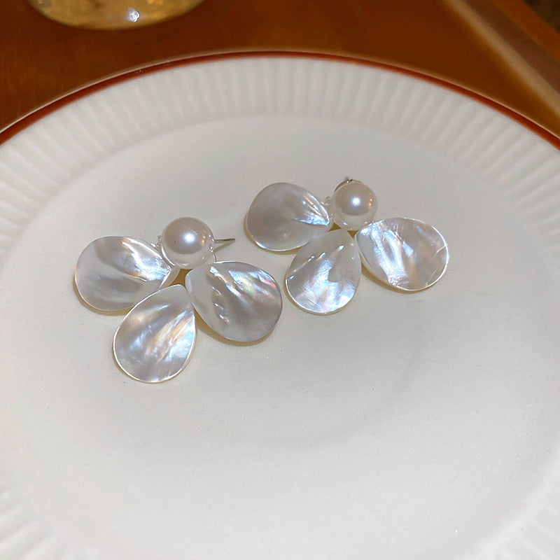 Classic Pearl Earring with Timeless Appeal