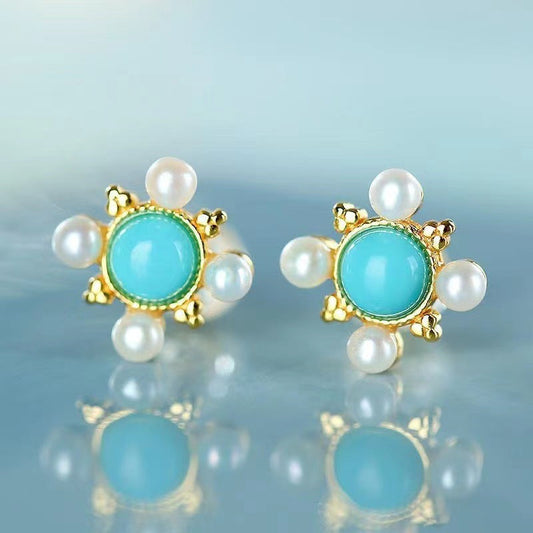 Charming Gold Earring for Any Occasion