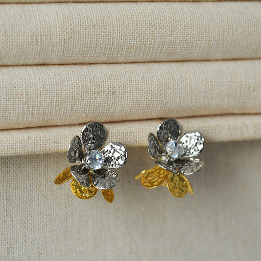 Stunning Gold Earring for Daily Wear