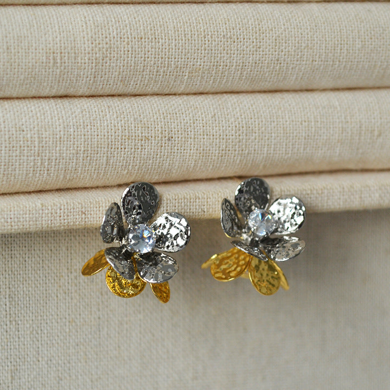 Stunning Gold Earring for Daily Wear