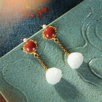 Classic Gold Earring with Timeless Appeal