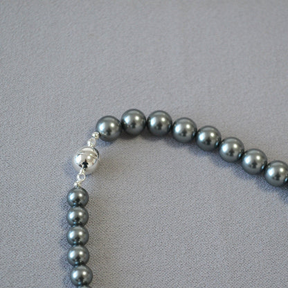 Classic Pearl Necklace with Timeless Appeal