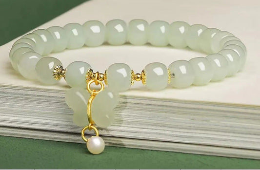 Classic Pearl Bracelet with Timeless Appeal