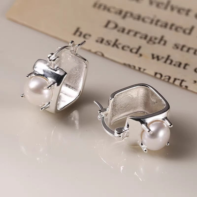 Romantic Pearl Earring for Special Moments