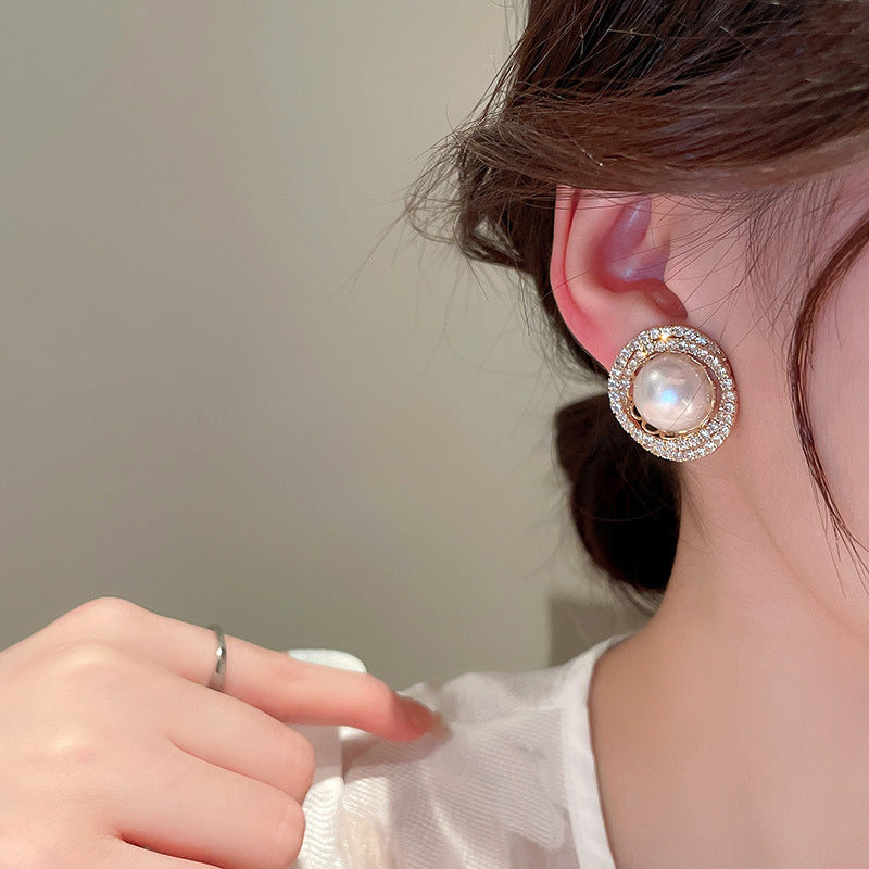 Classic Pearl Earring with Timeless Appeal
