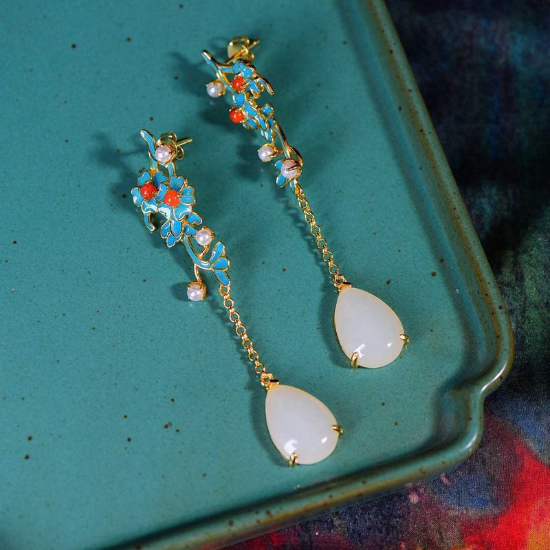 Romantic Silver Earring for Special Moments