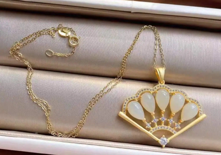 Romantic Silver Necklace for Special Moments