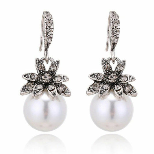 Charming Pearl Earring for Any Occasion