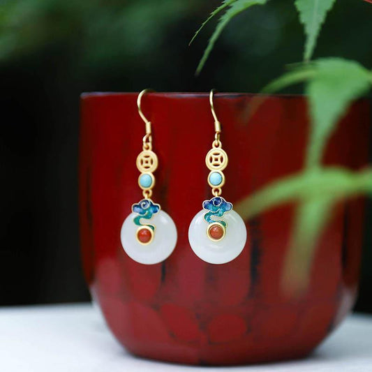 Charming Silver Earring for Any Occasion