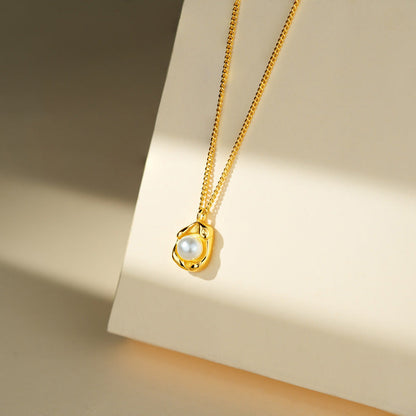 Beautiful Pearl Necklace with Unique Style