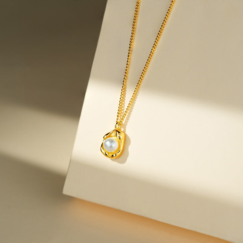 Beautiful Pearl Necklace with Unique Style
