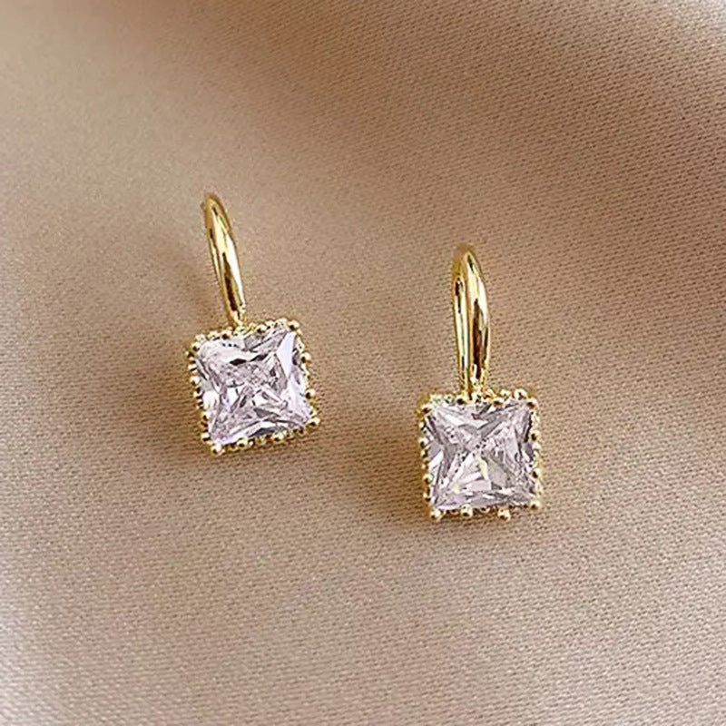 Charming Earring for Any Occasion