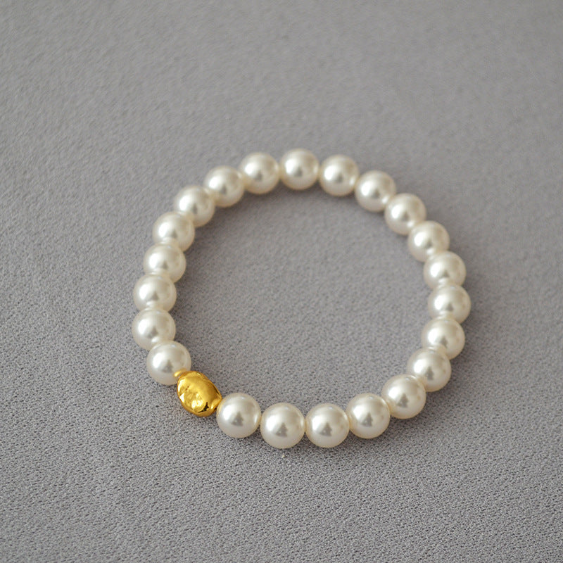 Classic Gold Bracelet with Timeless Appeal