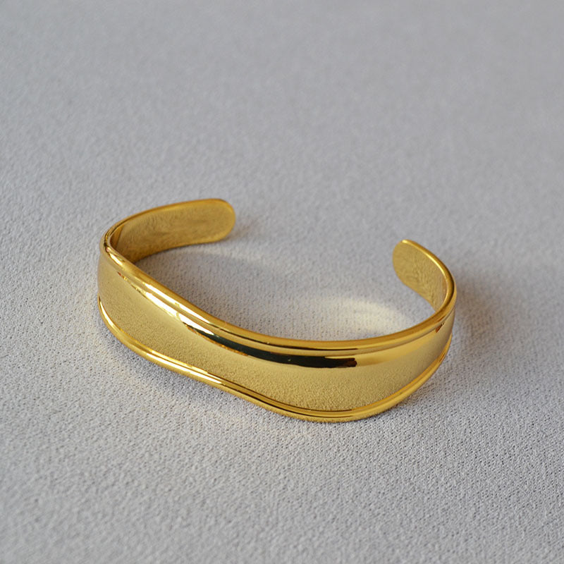 Charming Gold Bracelet for Any Occasion