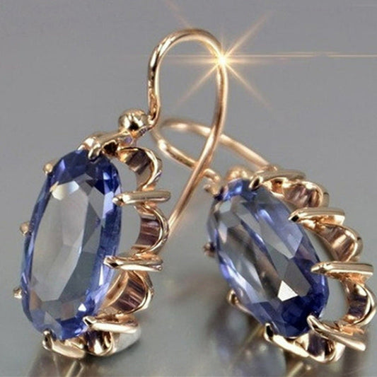 Classic Gold Earring with Timeless Appeal