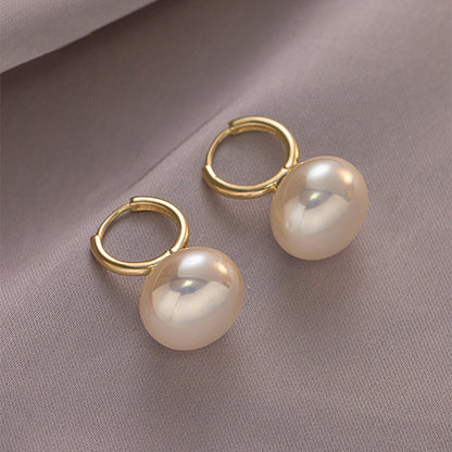 Classic Pearl Earring with Timeless Appeal