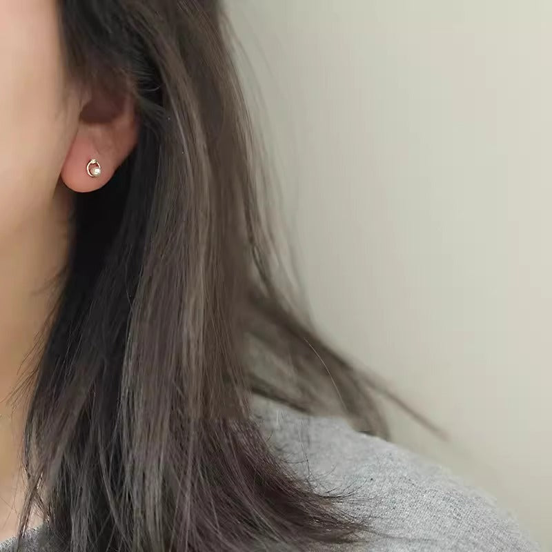 Classic Pearl Earring with Timeless Appeal