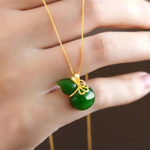 Stunning Gold Necklace for Daily Wear