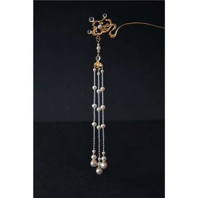 Classic Gold Piece with Timeless Appeal