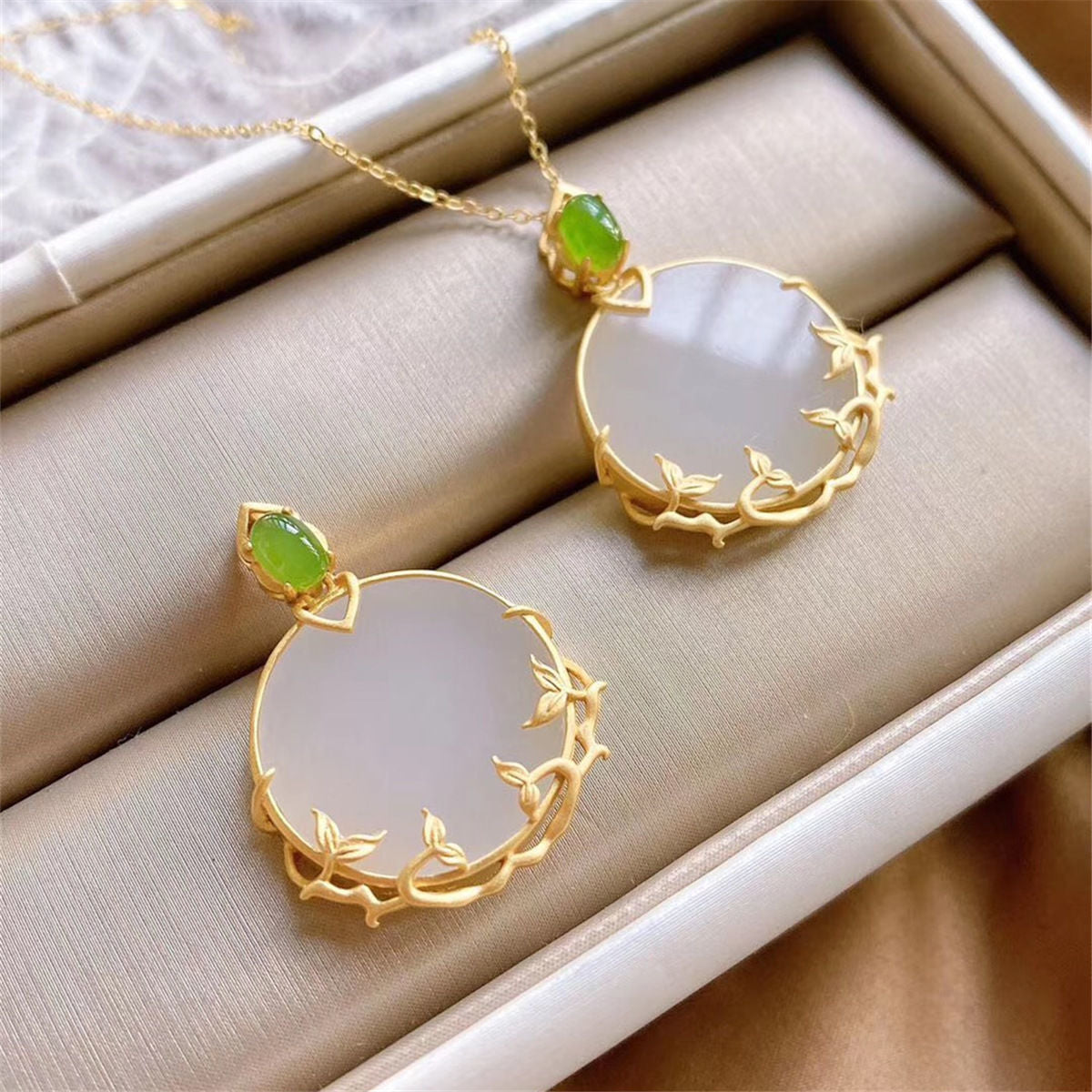 Charming Gold Necklace for Any Occasion