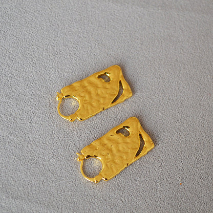 Beautiful Gold Earring with Unique Style