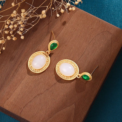 Classic Gold Earring with Timeless Appeal