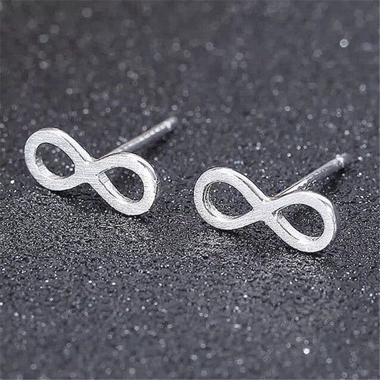 Charming Silver Earring for Any Occasion