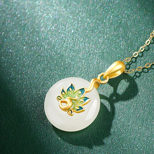 Elegant Silver Pendant for Every Occasion