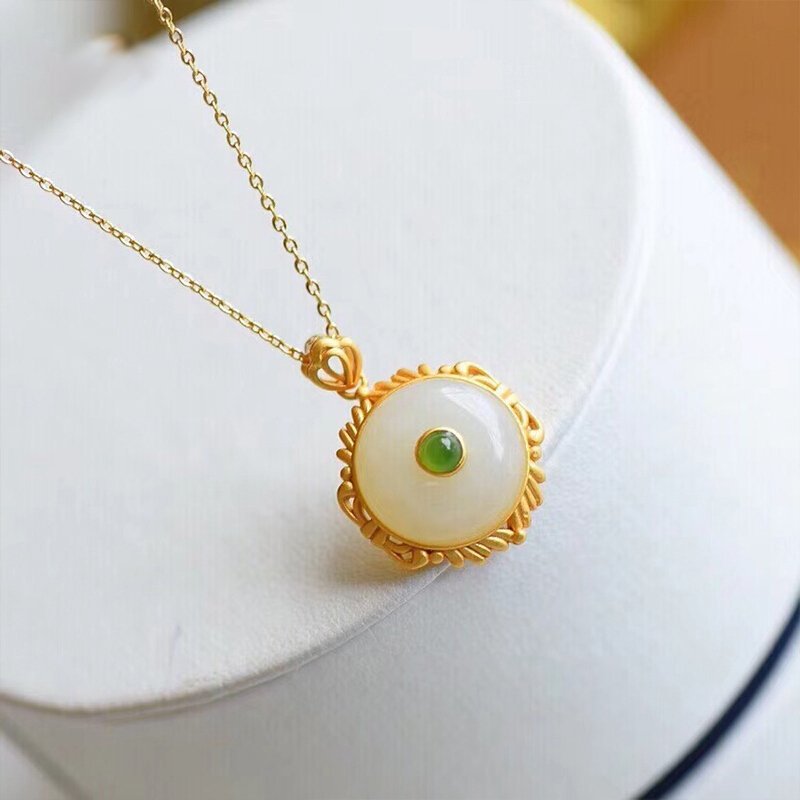 Romantic Gold Pendant for Special Moments