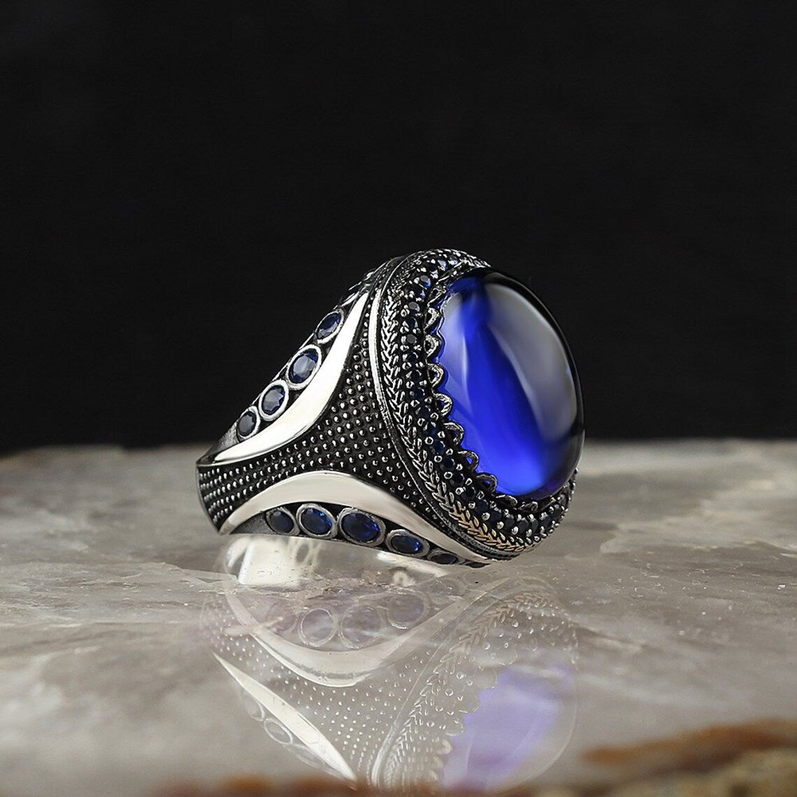 Classic Silver Ring with Timeless Appeal