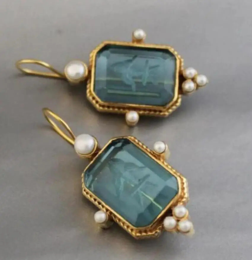 Classic Pearl Earring with Timeless Appeal