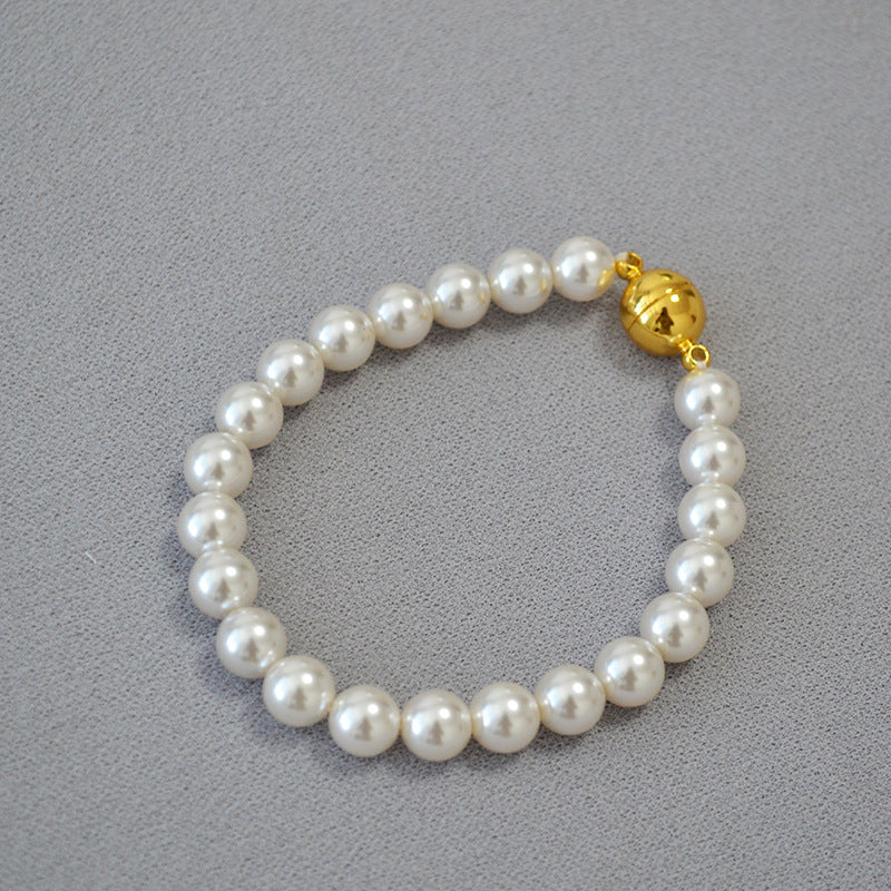 Classic Pearl Necklace with Timeless Appeal