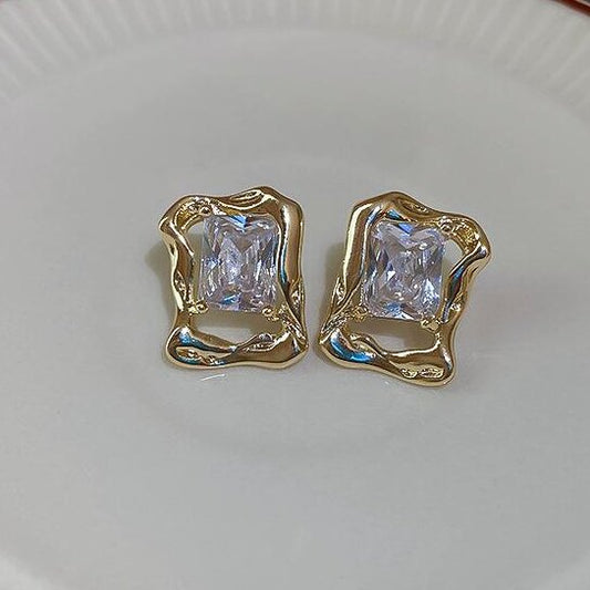 Charming Earring for Any Occasion