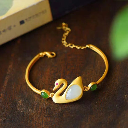 Charming Silver Bracelet for Any Occasion