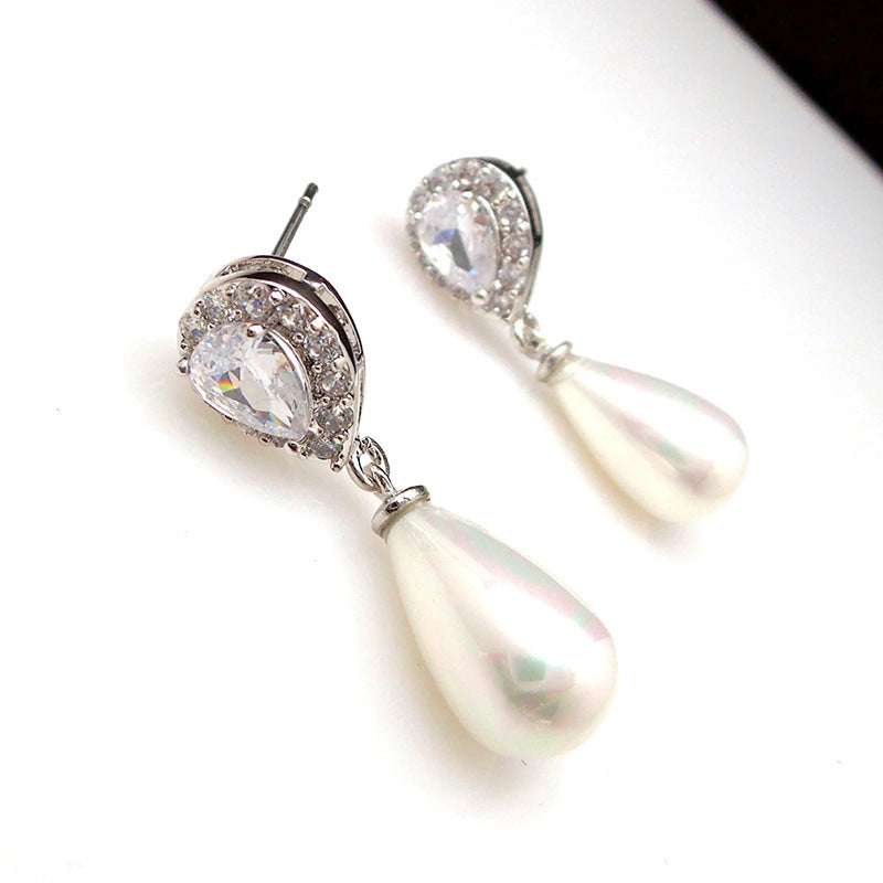 Classic Pearl Earring with Timeless Appeal