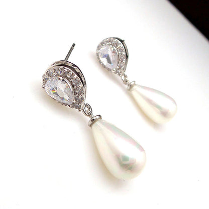Classic Pearl Earring with Timeless Appeal