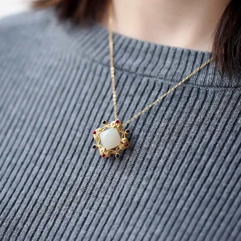 Elegant Gold Pendant for Every Occasion