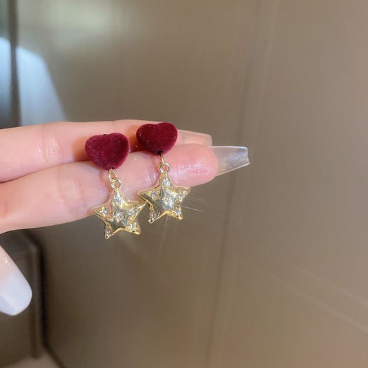Classic Gold Earring with Timeless Appeal