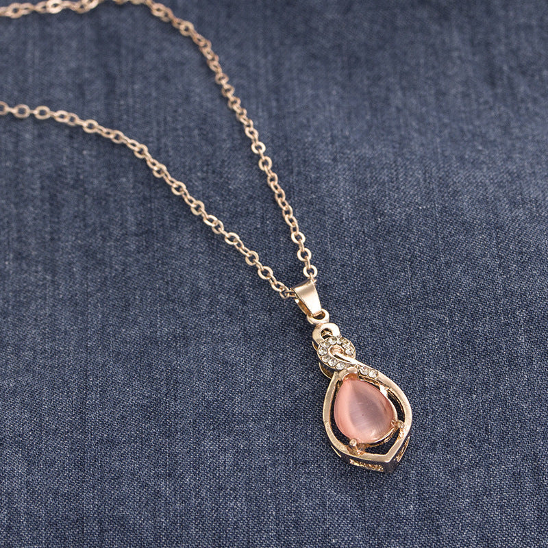Classic Gold Necklace with Timeless Appeal