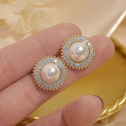 Classic Pearl Earring with Timeless Appeal