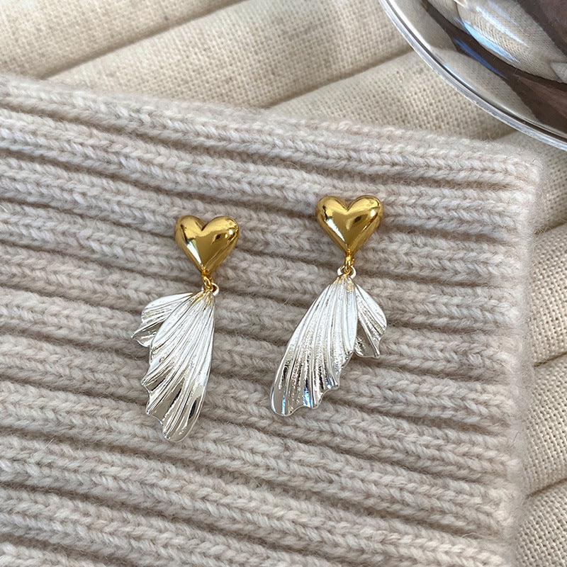 Beautiful Gold Earring with Unique Style